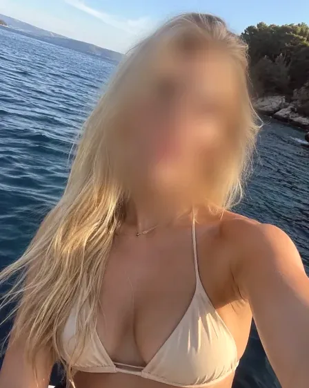 Elif, 27