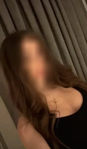 Eva, 28