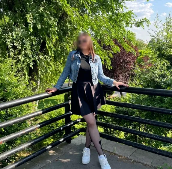 Evi, 21