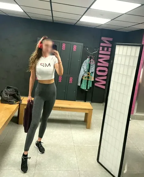 Fleur, 36