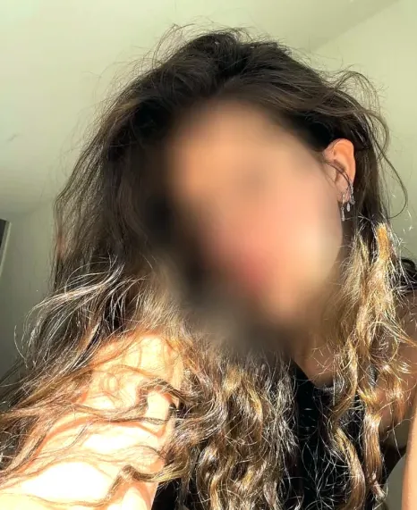 Isabella, 19