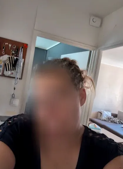 Laura, 40