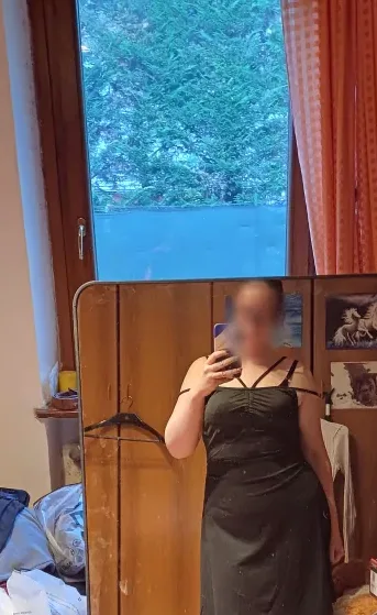 Laura, 27