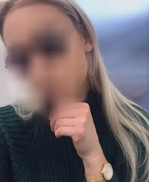 Sabine, 24